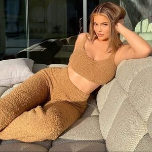 NWT Skims Cozy Knit Jogger & Hoodie Set Camel (Sold Out)!!